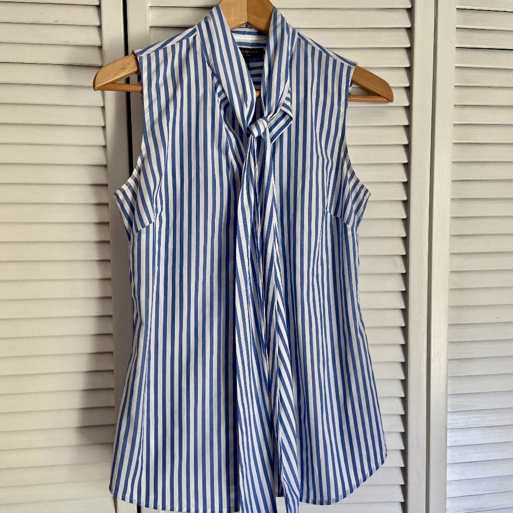 Banana Republic striped sleeveless pussybow blouse